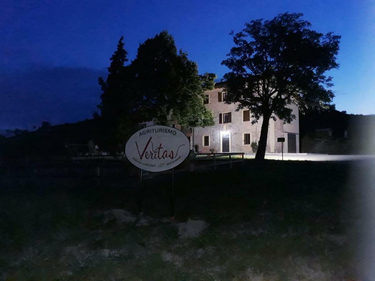 Апартаменты Agriturismo "Veritas" Bed & Wine Casaleggio Boiro Экстерьер фото